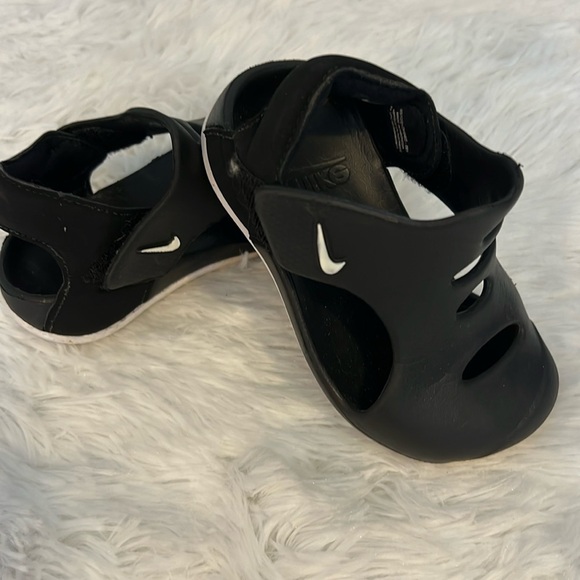 Nike Kids Velcro Sandals Black w White Swoosh Size 7C - Picture 1 of 7